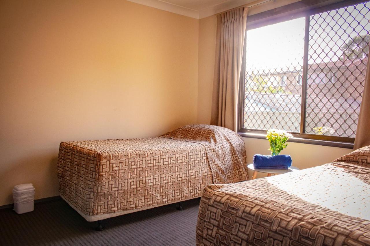 Liberty Plains Motor Inn Sydney Bagian luar foto